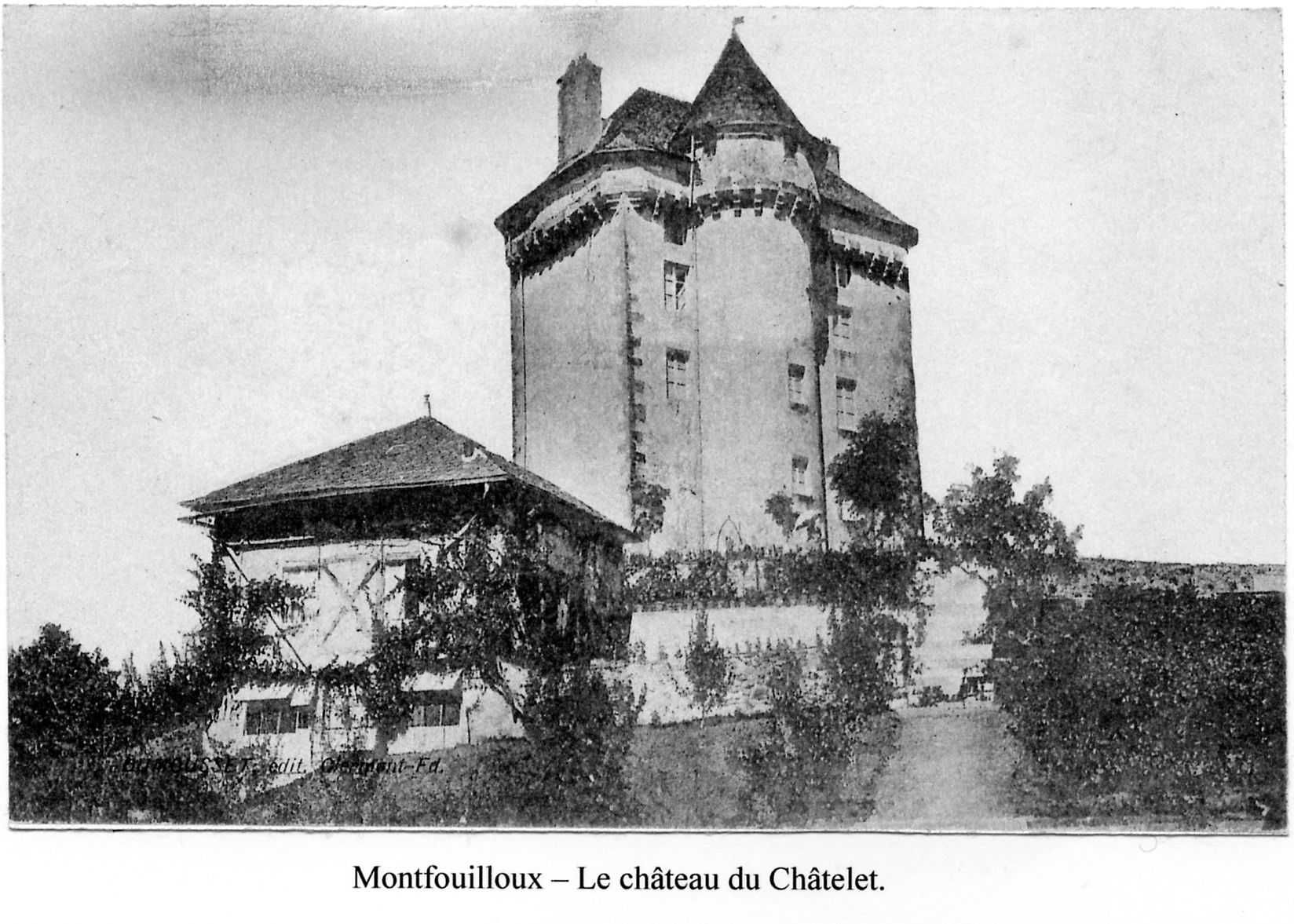 Reproduction D Une Carte Postale Le Chateau Du Chatelet A Montfouilloux Tome 1 Ydes Au Fil Des Ans Illustrations Des Ouvrages Et Fascicules Fonds Andre Avrard Fichiers Numeriques