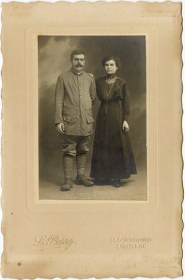 Jacques Tourlan, en uniforme, avec son épouse [1914-1918]