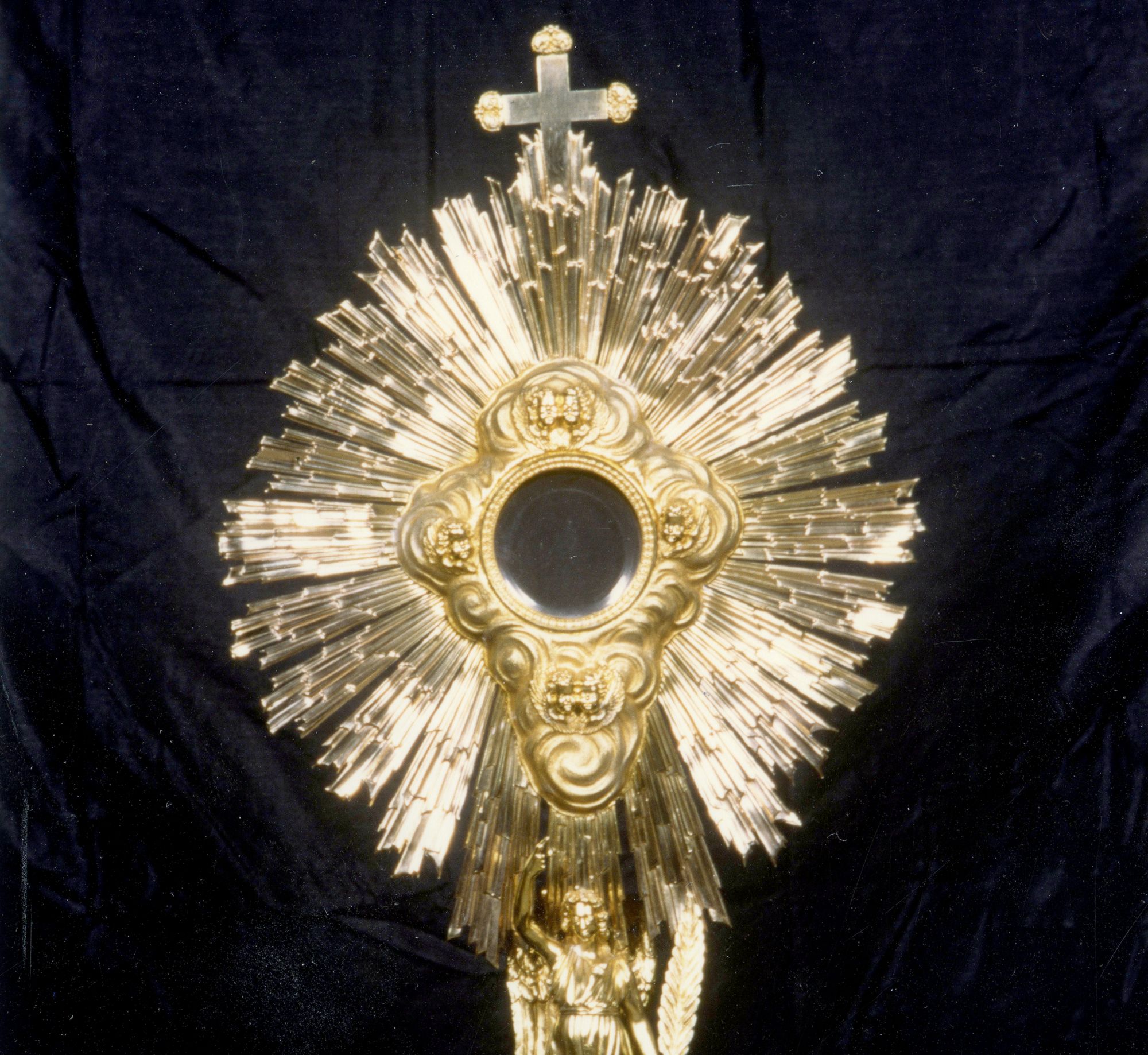 Encensoirs, reposoirs, ostensoirs